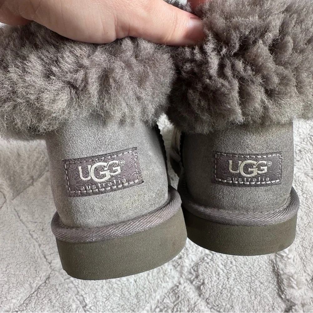 Ugg | Gray Bailey Button Boots Big Kids Style 5991Y | Size 5